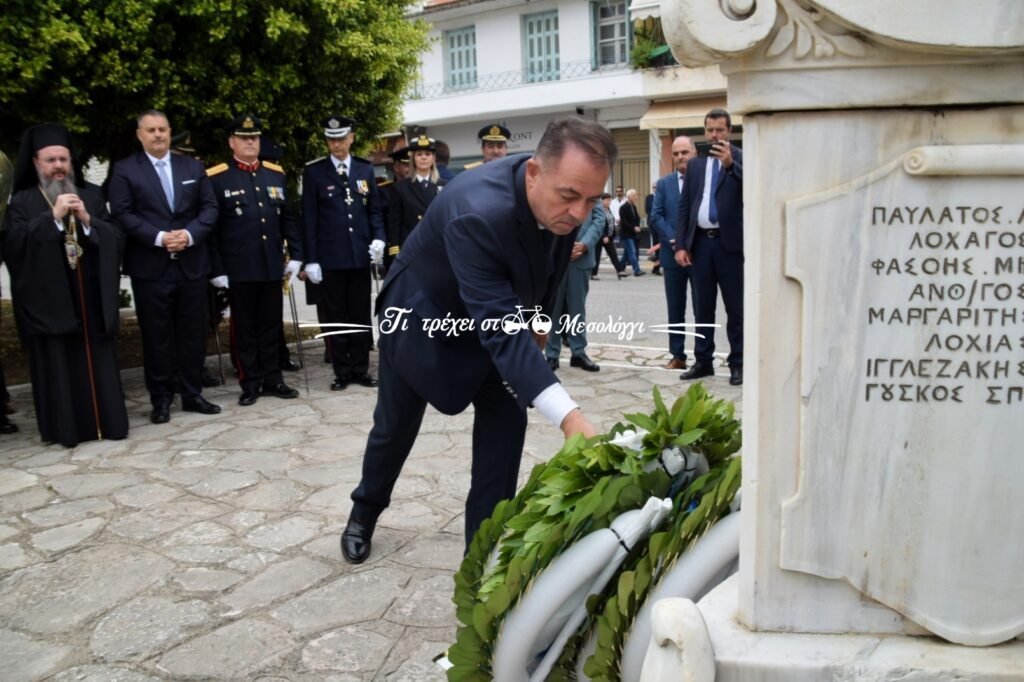 Μεσολόγγι: Δείτε φωτογραφίες των επισήμων από την παρέλαση της 28ης Οκτωβρίου