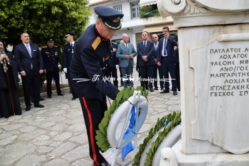 Μεσολόγγι: Δείτε φωτογραφίες των επισήμων από την παρέλαση της 28ης Οκτωβρίου
