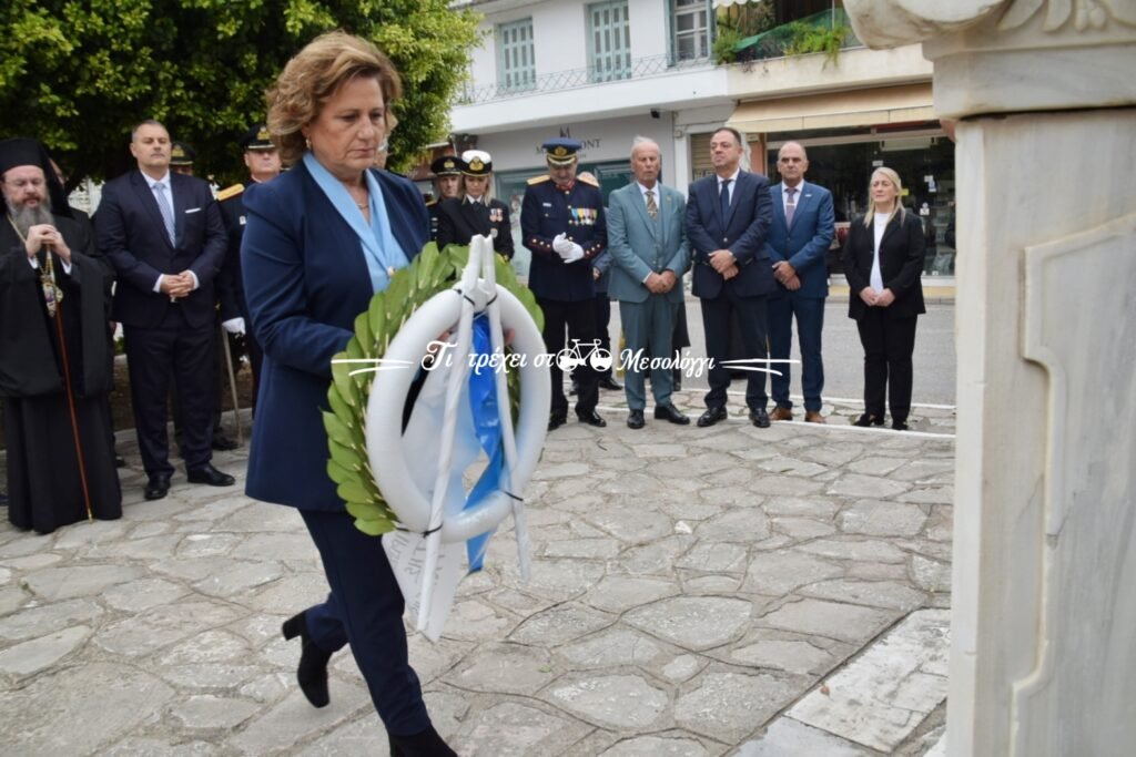 Μεσολόγγι: Δείτε φωτογραφίες των επισήμων από την παρέλαση της 28ης Οκτωβρίου