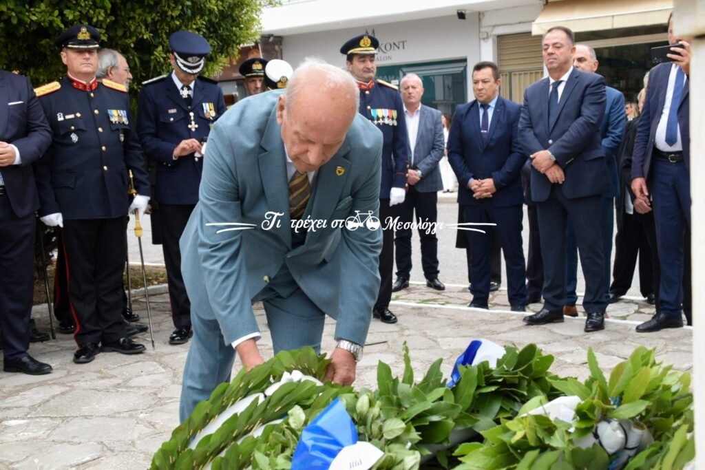 Μεσολόγγι: Δείτε φωτογραφίες των επισήμων από την παρέλαση της 28ης Οκτωβρίου