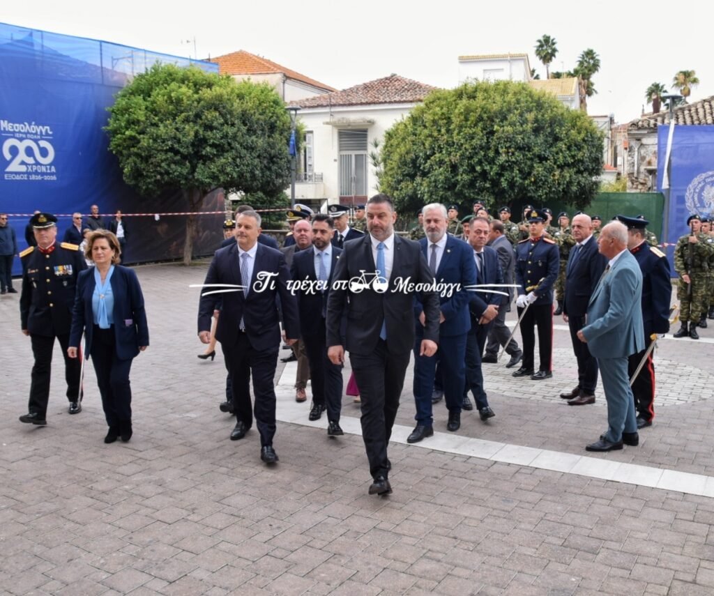 Μεσολόγγι: Δείτε φωτογραφίες των επισήμων από την παρέλαση της 28ης Οκτωβρίου