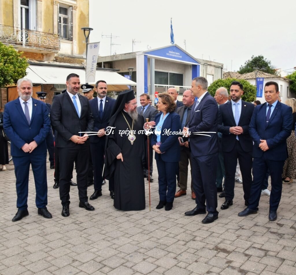 Μεσολόγγι: Δείτε φωτογραφίες των επισήμων από την παρέλαση της 28ης Οκτωβρίου