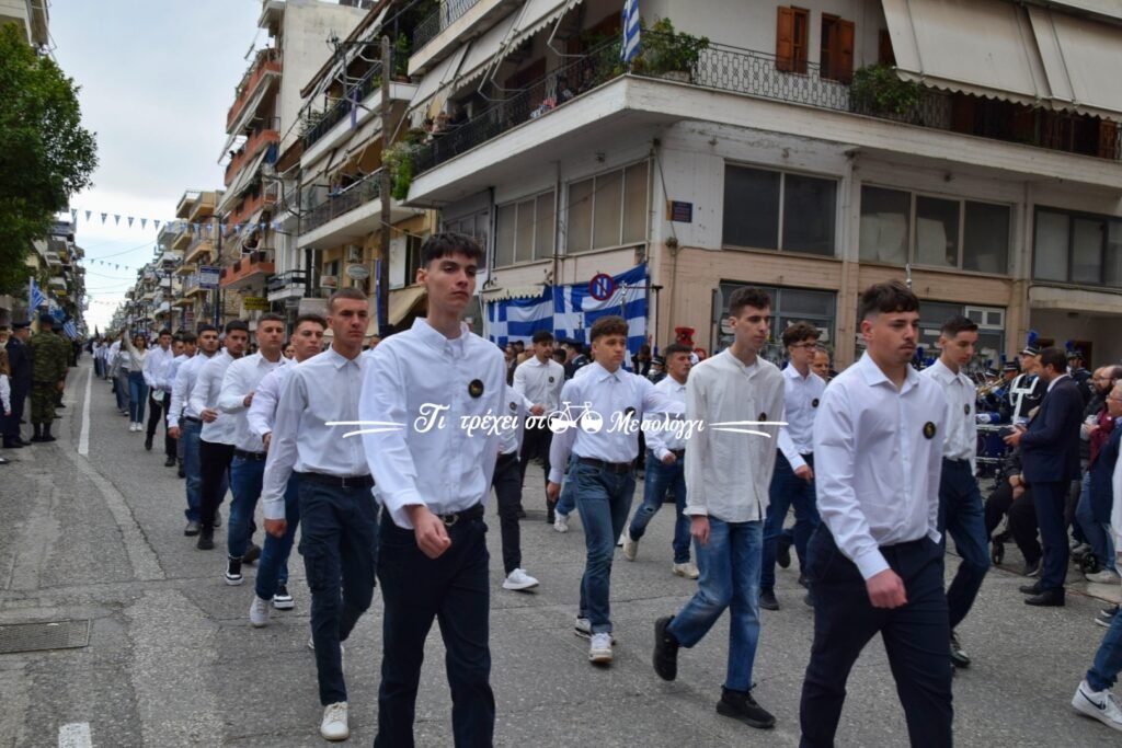 Μεσολόγγι: Δείτε φωτογραφίες από την παρέλαση της 28ης Οκτωβρίου